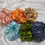 HOW TO MAKE A SCRUNCHIE