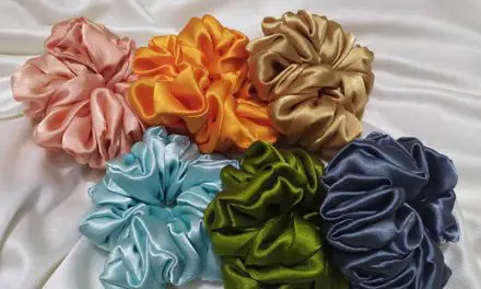 HOW TO MAKE A SCRUNCHIE