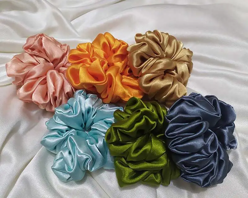 HOW TO MAKE A SCRUNCHIE